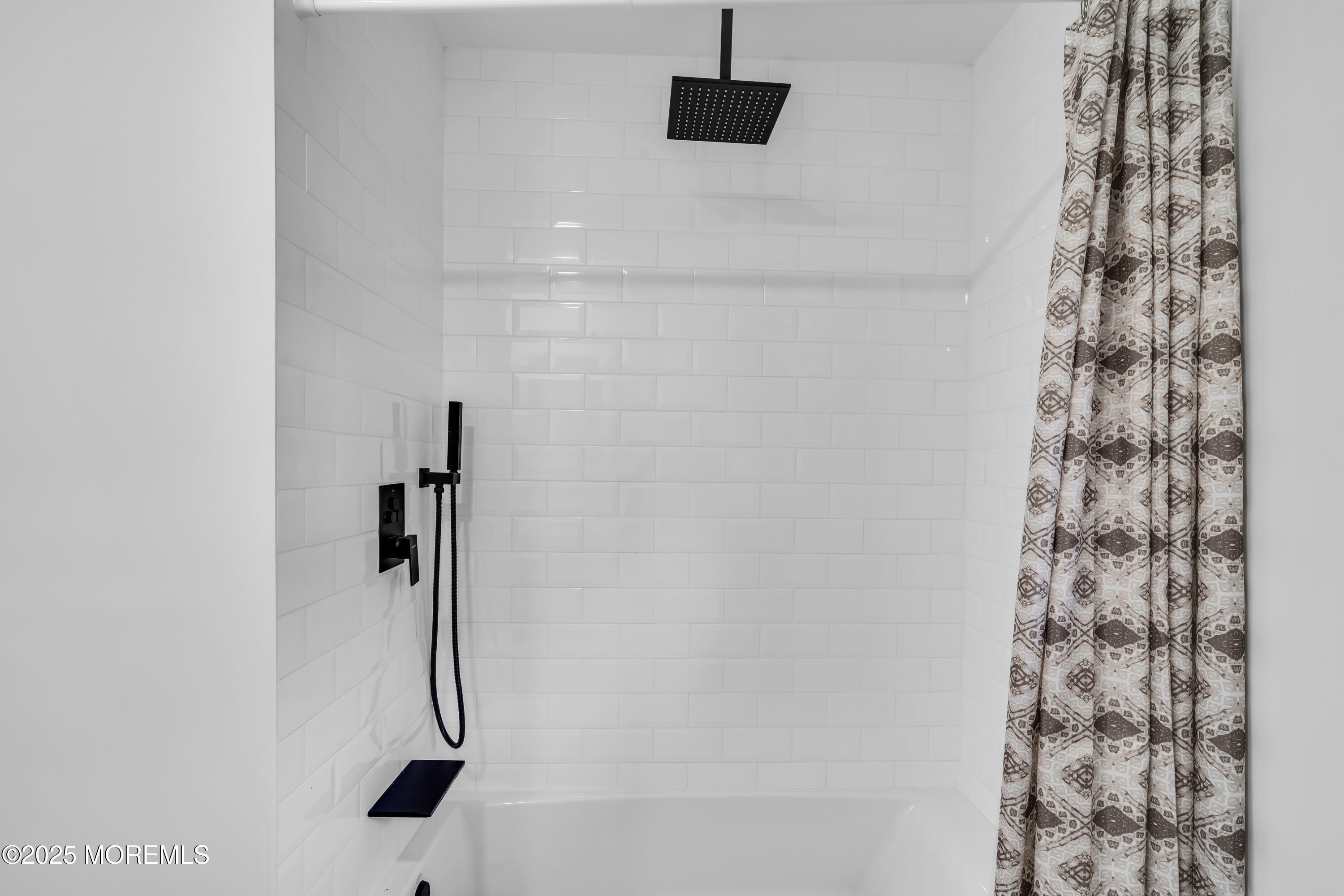 142 Freehold Road Manalapan, NJ 07726 - Photo 27 of 35 ey202198_842