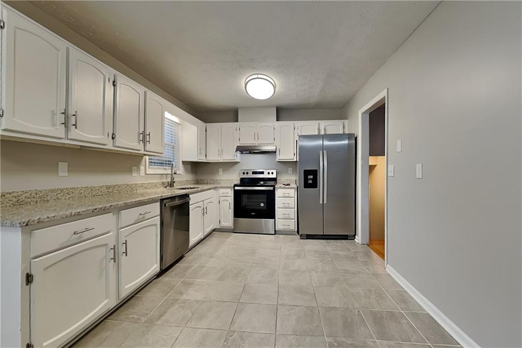 2201 Whitebluff Way Buford, GA 30519 - Photo 3 of 23