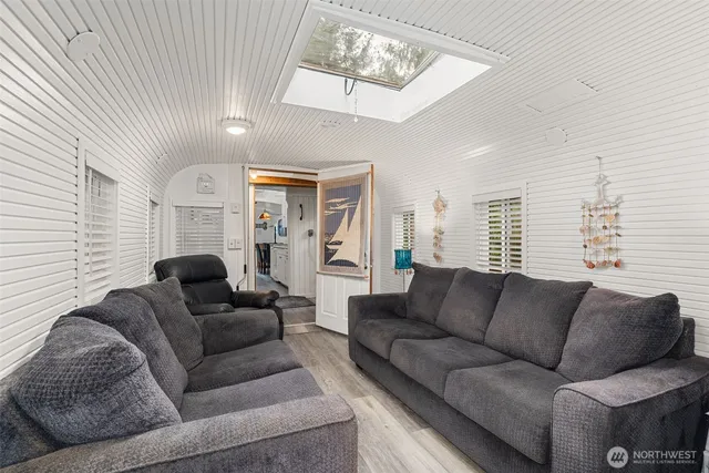 a very nice looking room with a white walls