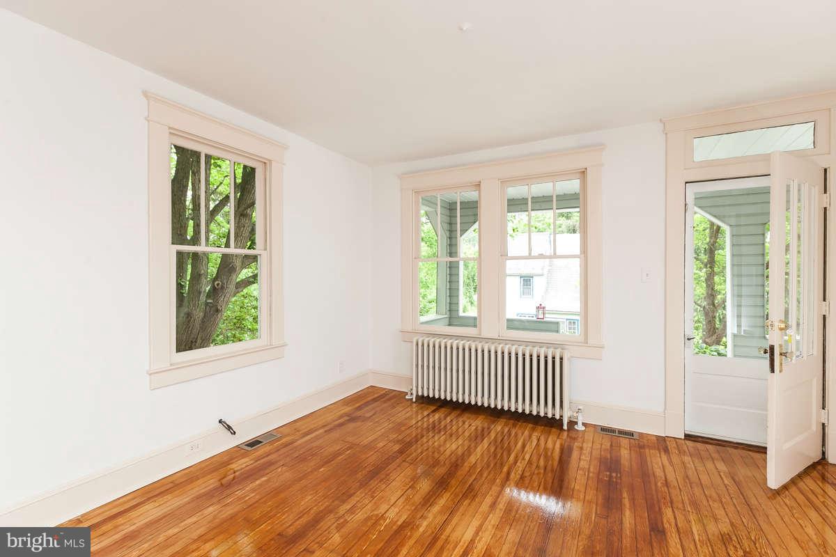 1822 Fairbank Road Baltimore, MD 21209 - Photo 8 of 30 Living Room