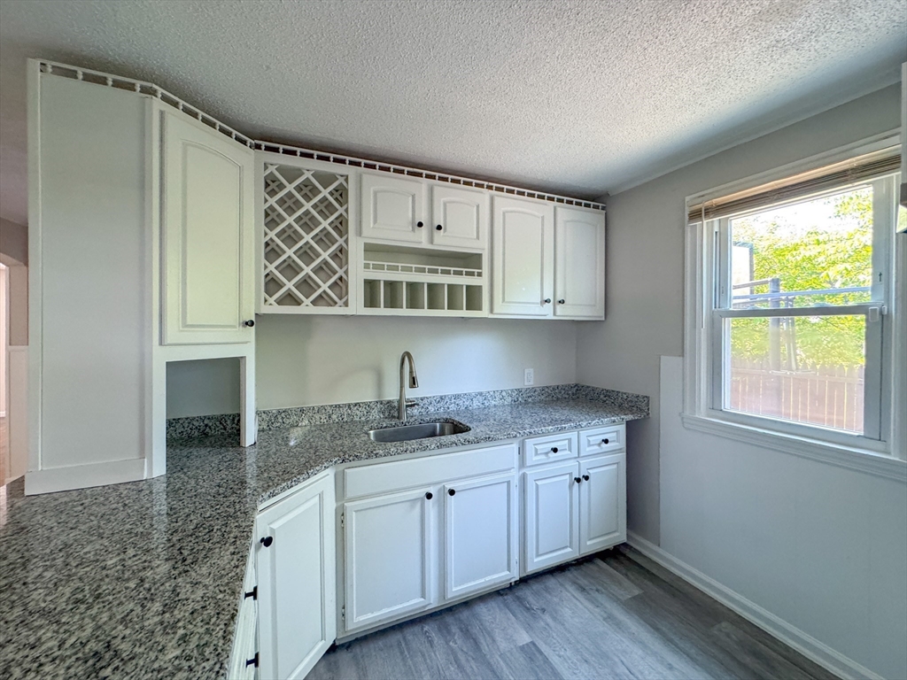 4 Wolfe Street Springfield, MA 01020 - Photo 11 of 24