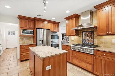 $1,385,000 | 20 Lamesa Avenue, Eastchester, NY 10709