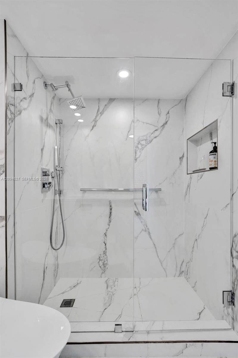 90 Alton Road, Unit 2407 Miami Beach, FL 33139 - Photo 29 of 78 Gallery Image 29