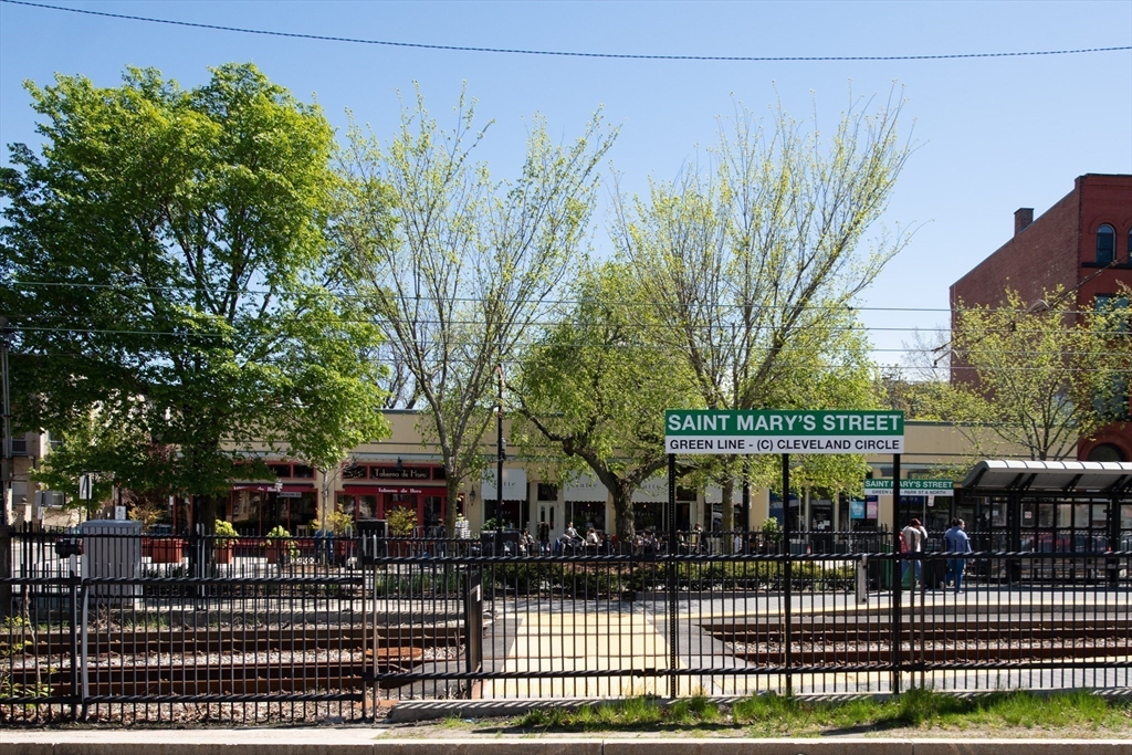 918 Beacon Street, Unit 3 Boston, MA 02215 - Photo 17 of 19 a view of a yard
