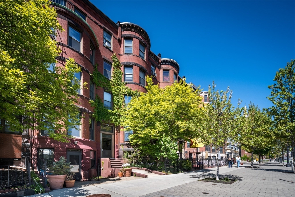 918 Beacon Street, Unit 3 Boston, MA 02215 - Photo 18 of 19 a building view with a outdoor space