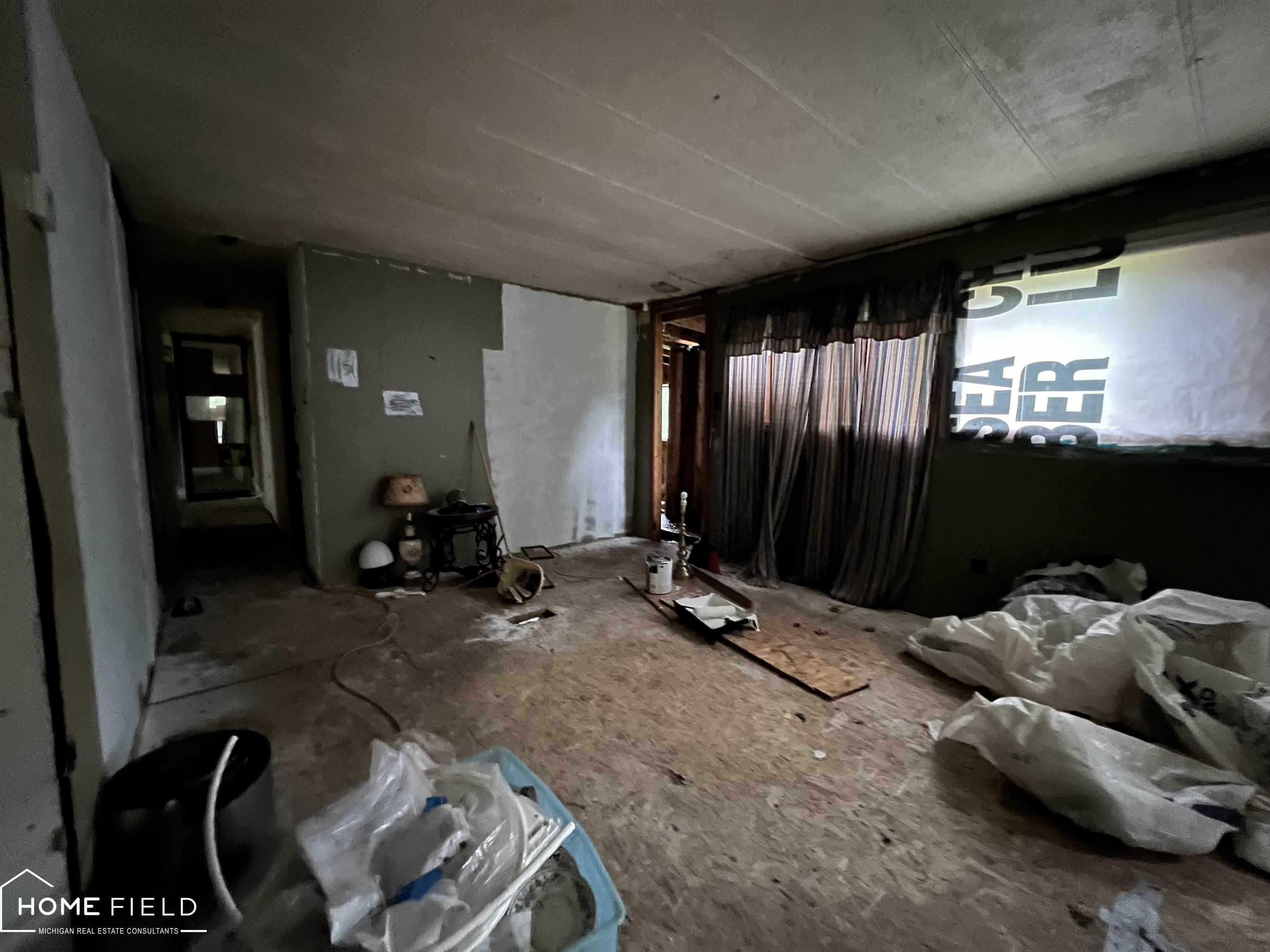 10615 South Byron Road Byron, MI 48418 - Photo 5 of 7 50143499-37cbf567-7a53-45bf-92b7-e65313d41250.JPG