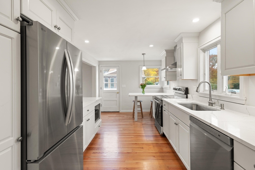 10 Butterworth Road Beverly, MA 01915 - Photo 5 of 28