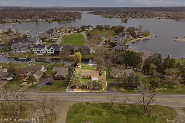 $699,900 | 3330 Benstein Road, Commerce Township, MI 48382