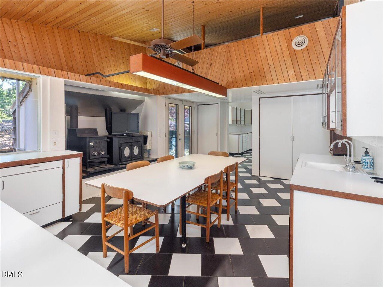 215 Hillcrest Road Raleigh, NC 27605 - Photo 43 of 97 045-Eat in Kitchen