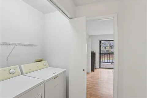 a view of utility room