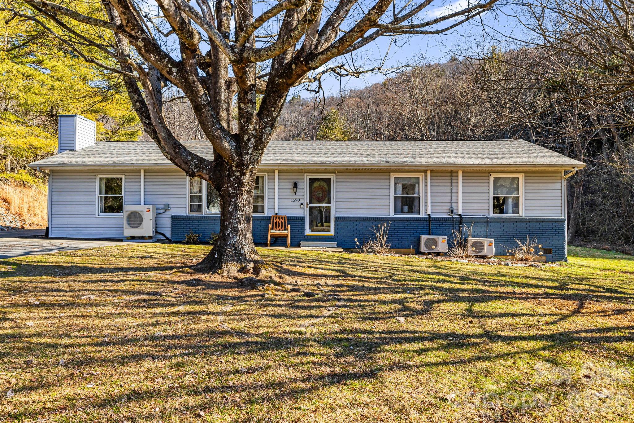 1590 Bruce Road Mars Hill, NC 28754 - Photo 2 of 36