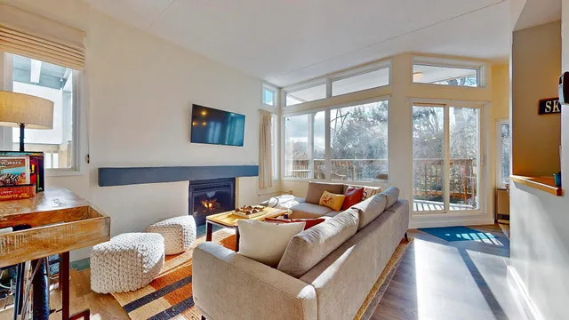 $305,000 | 42 Lower Phase Road, Unit 23, Warren, VT 05674