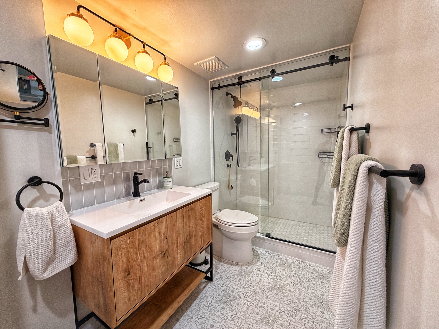 175 East Delaware Place, Unit 5808 Chicago, IL 60611 - Photo 18 of 29 a bathroom with a sink a toilet and a shower