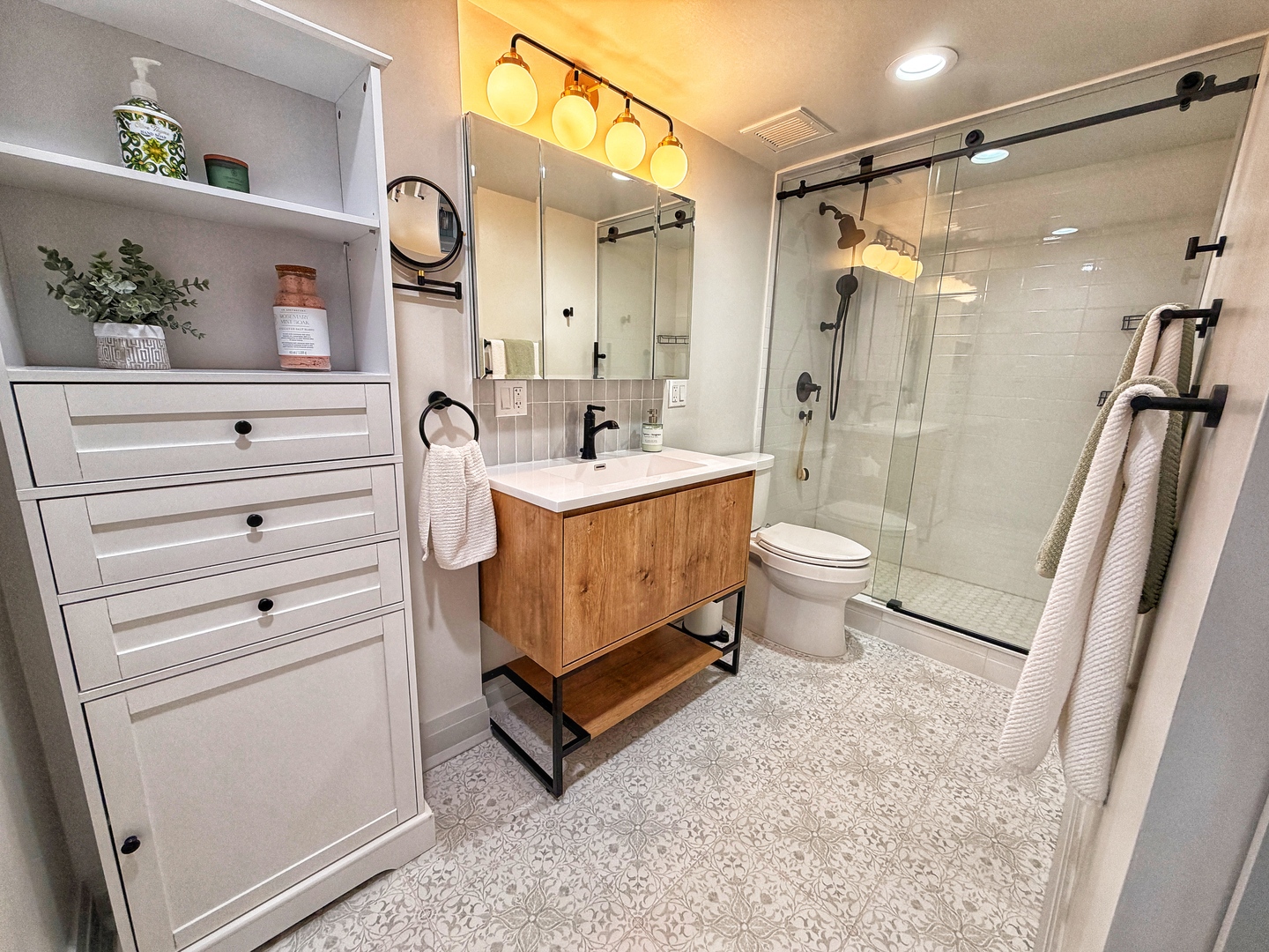 175 East Delaware Place, Unit 5808 Chicago, IL 60611 - Photo 19 of 29 a bathroom with a sink a toilet and a shower