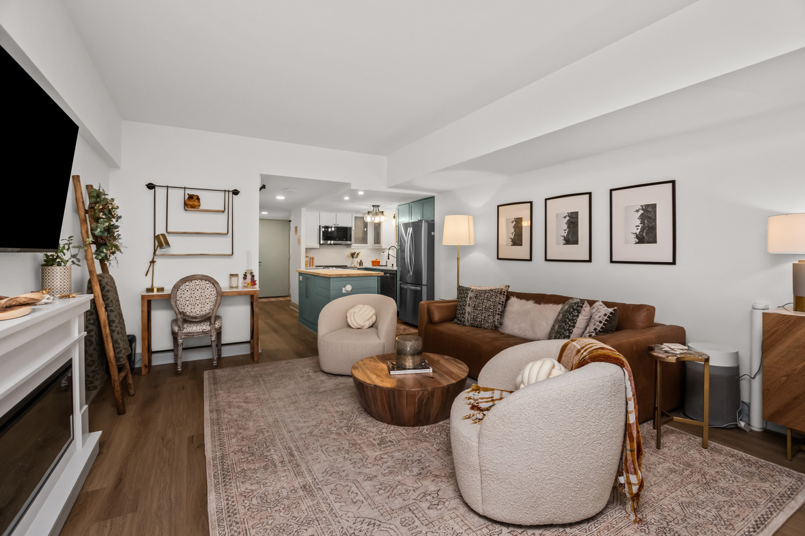 175 East Delaware Place, Unit 5808 Chicago, IL 60611 - Photo 3 of 14