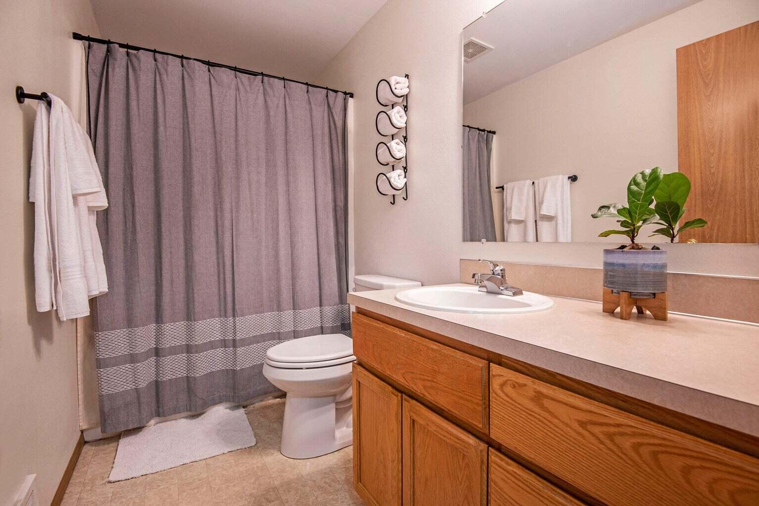 55918 Snow Goose Road Bend, OR 97707 - Photo 11 of 22 Master Bathroom