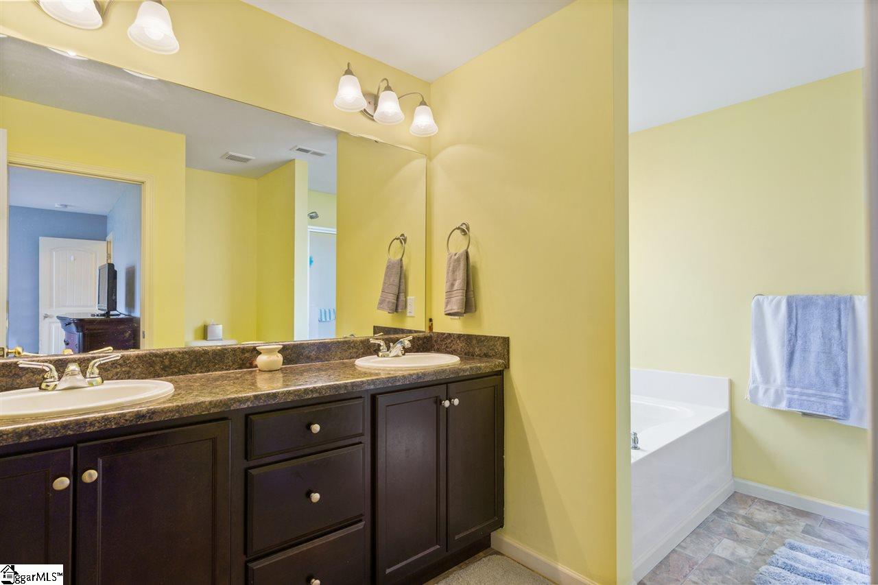 200 Sleepy River Road Simpsonville, SC 29681 - Photo 18 of 28 Gallery Image 18