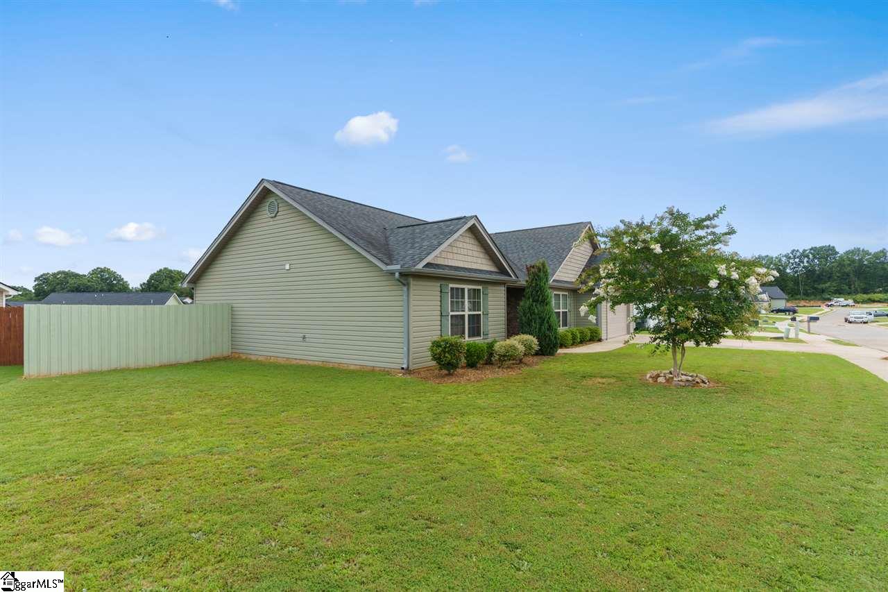 200 Sleepy River Road Simpsonville, SC 29681 - Photo 3 of 28 Gallery Image 3