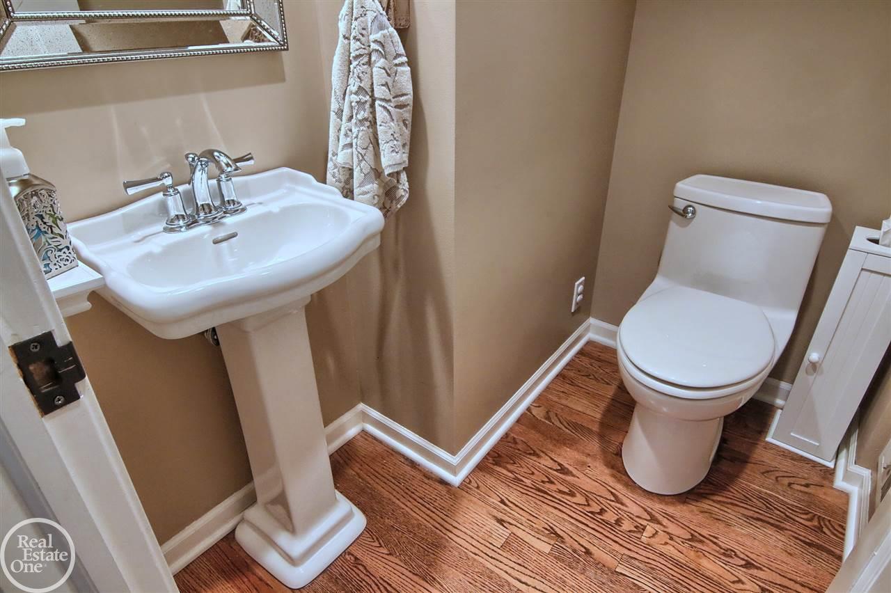 85 Stephens Road Grosse Pointe, MI 48236 - Photo 27 of 33 31326617-26.JPG