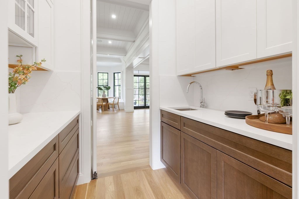 43 Whitman Road Needham, MA 02492 - Photo 9 of 41