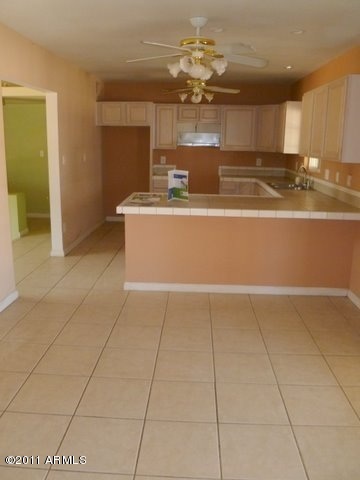 5344 East Thomas Road Phoenix, AZ 85018 - Photo 5 of 22 DINING ROOM/KITCHEN