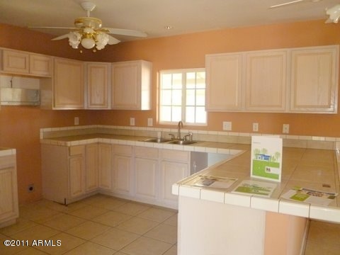 5344 East Thomas Road Phoenix, AZ 85018 - Photo 7 of 22 KITCHEN