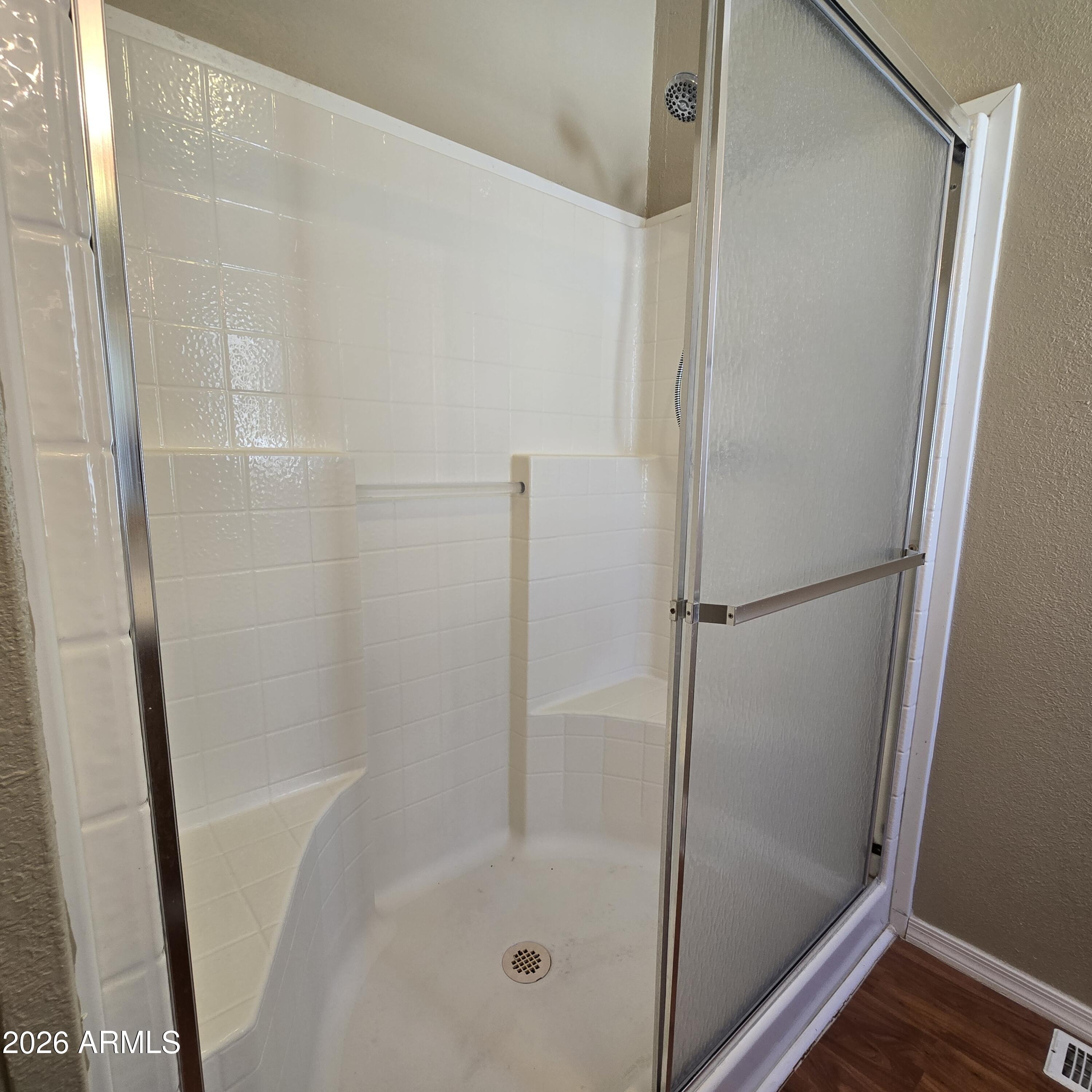 205 West Bell Road, Unit 131 Phoenix, AZ 85023 - Photo 16 of 47 a bathroom with a bathtub