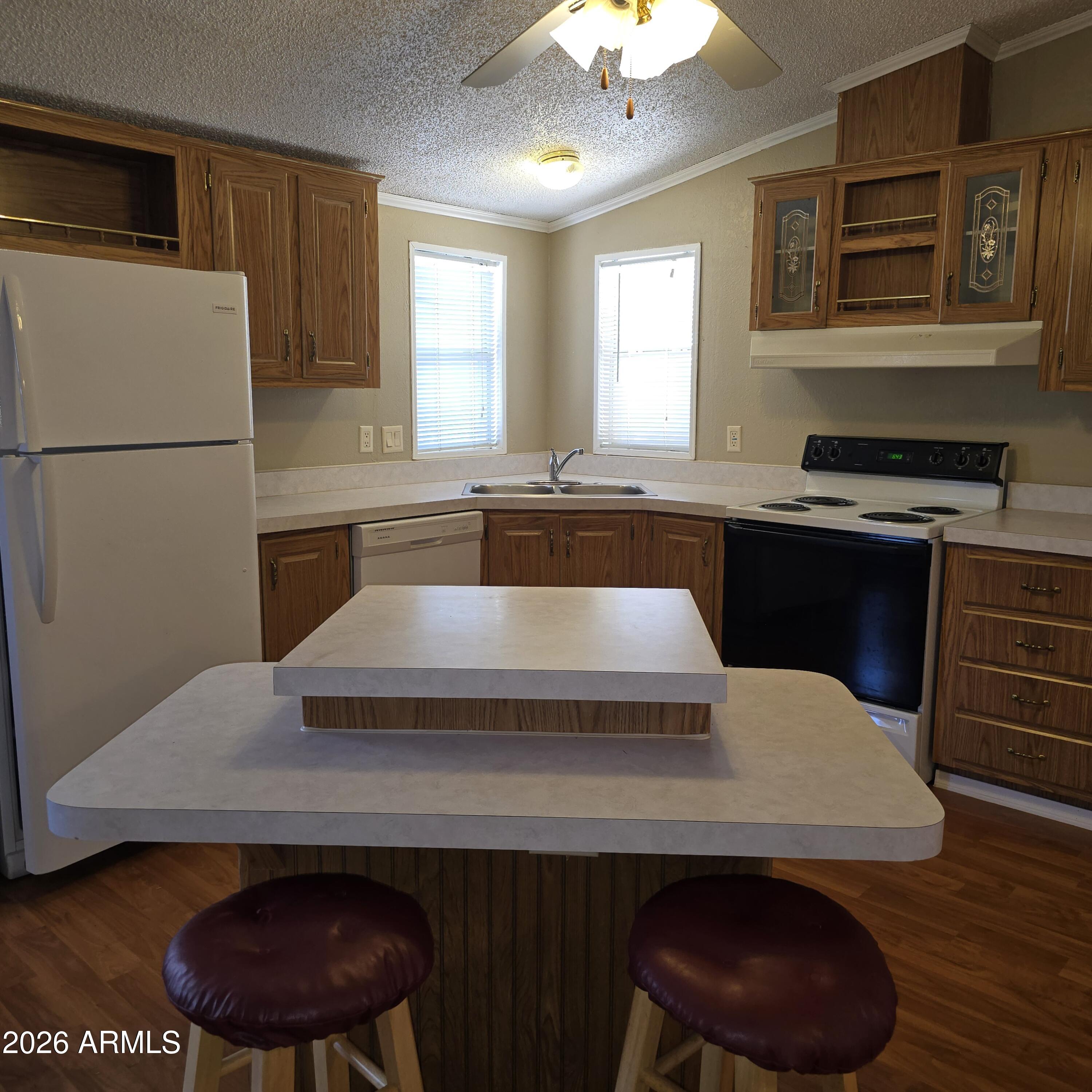 205 West Bell Road, Unit 131 Phoenix, AZ 85023 - Photo 25 of 47 a kitchen with a table chairs refrigerator and microwave