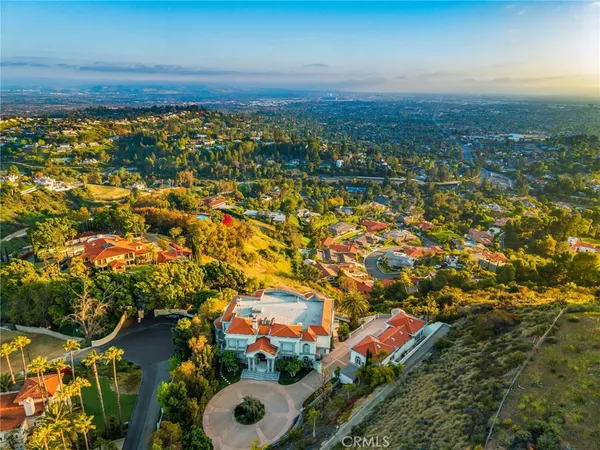an aerial view of residential building and lake