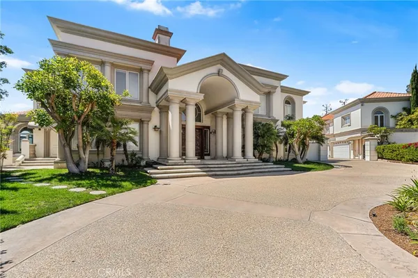 front view of house with a yard