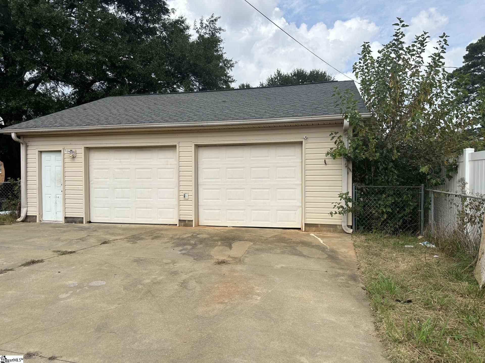 302 W Road Greer, SC 29650 - Photo 3 of 4 Gallery Image 3