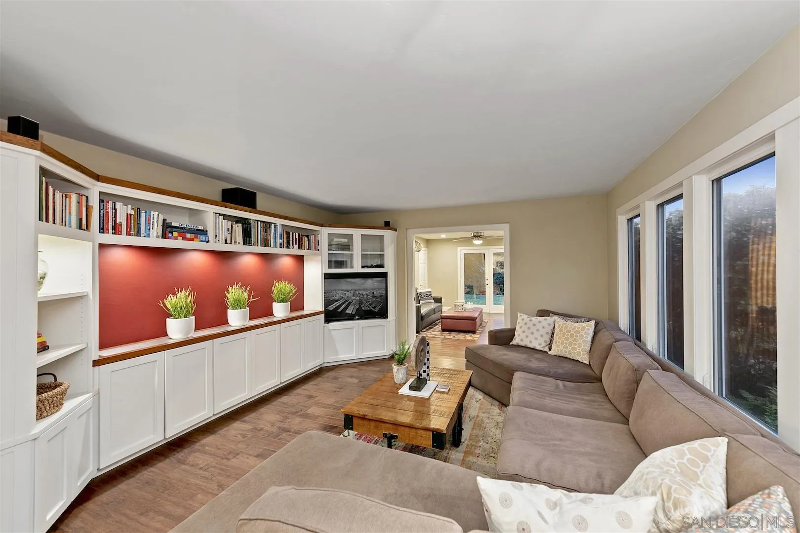 170 Andrew Avenue Encinitas, CA 92024 - Photo 3 of 27 Gallery Image 3
