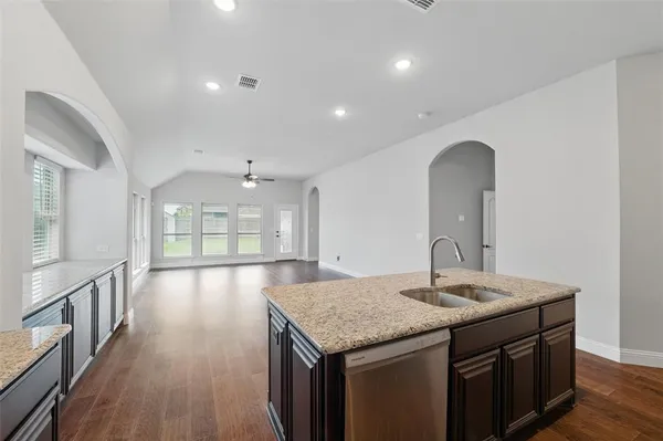 $2,750 | 520 Lowland Lane, Waxahachie, TX 75165