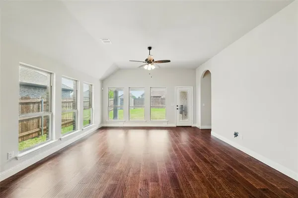 $2,750 | 520 Lowland Lane, Waxahachie, TX 75165