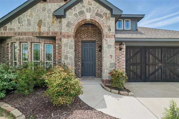 $2,750 | 520 Lowland Lane, Waxahachie, TX 75165