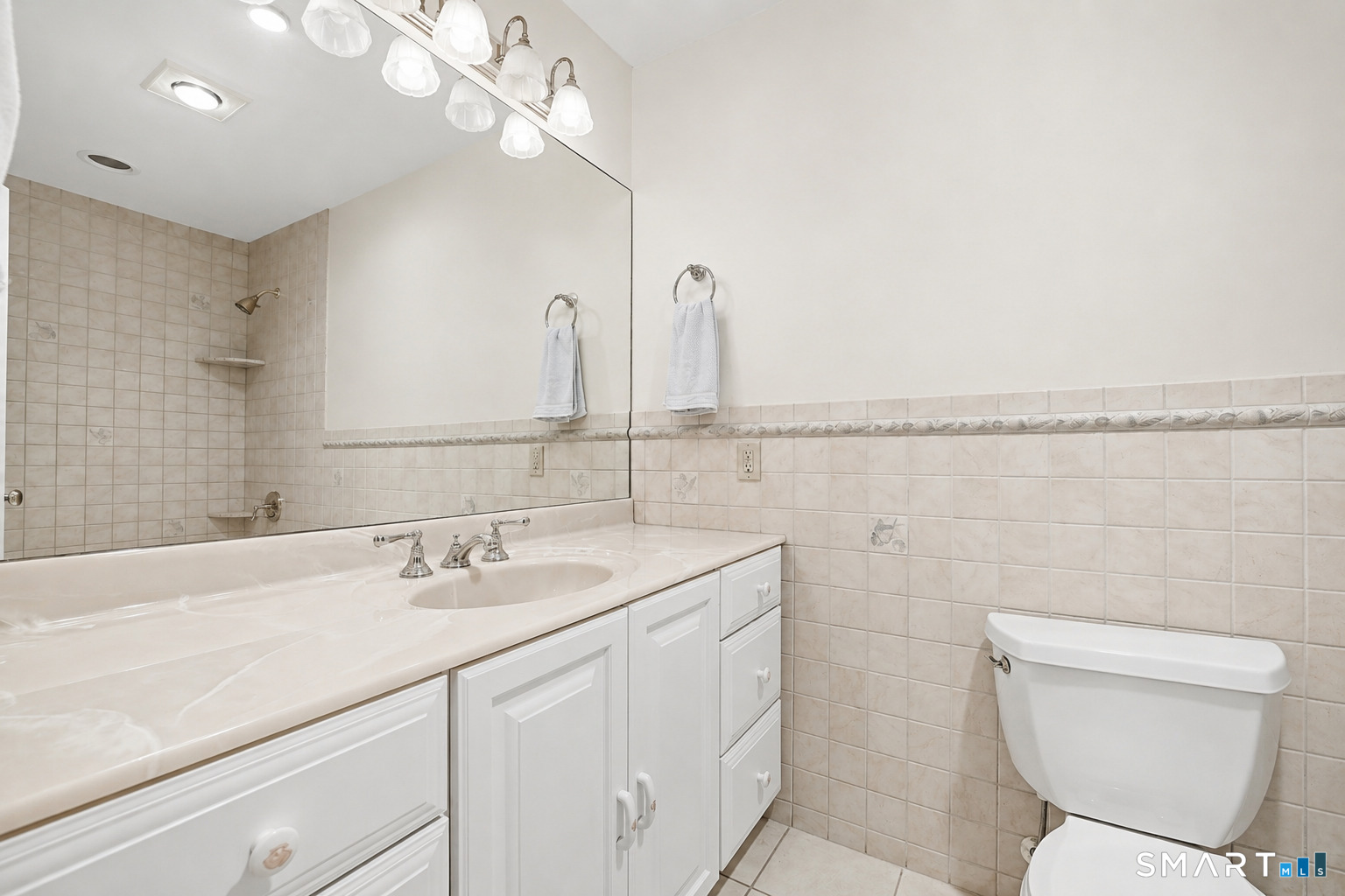 14 Woodchuck Lane Ridgefield, CT 06877 - Photo 30 of 39 Upper Level Hallway Full Bathroom