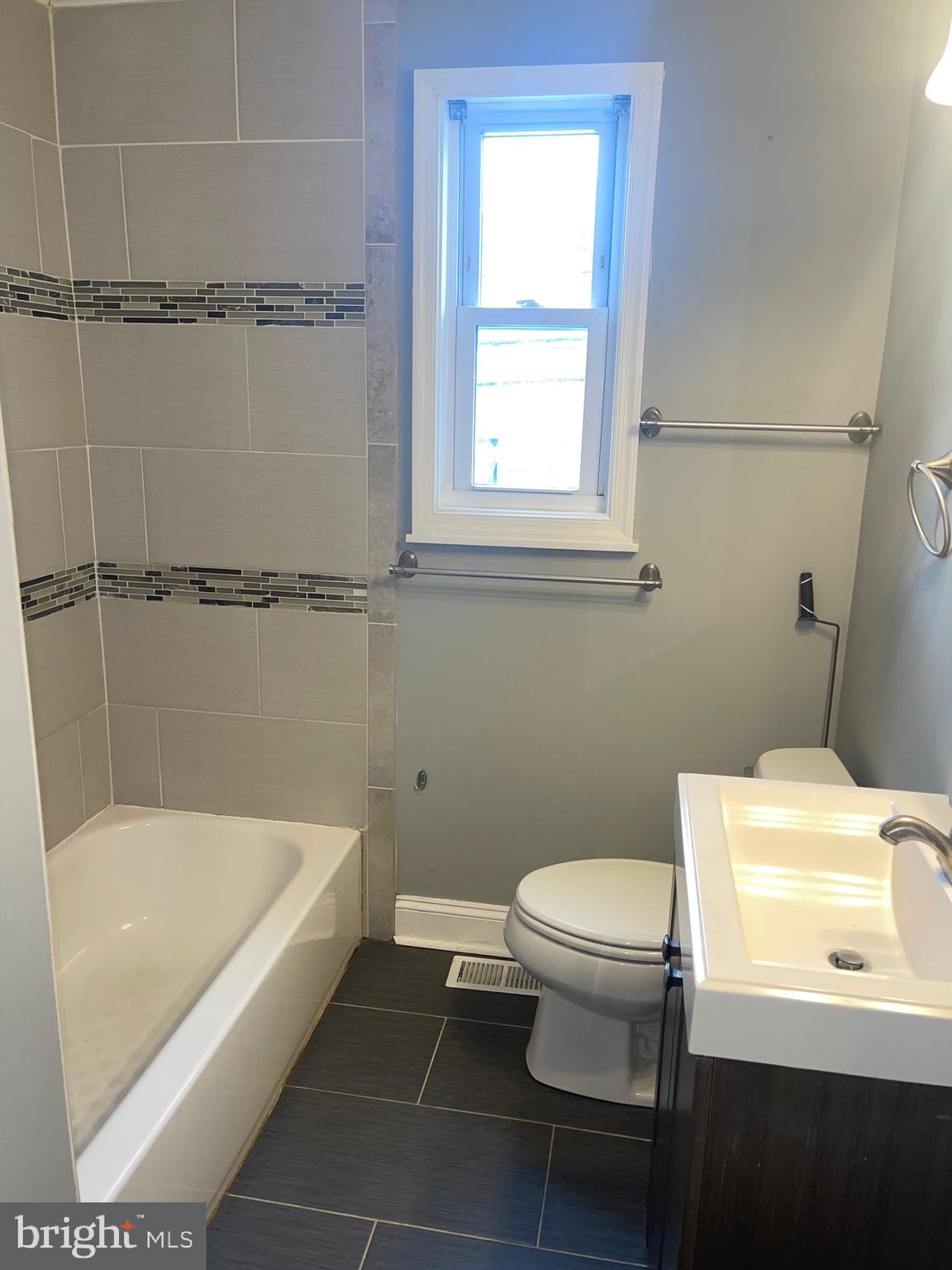4109 Flowerton Road Baltimore, MD 21229 - Photo 7 of 12 Bath