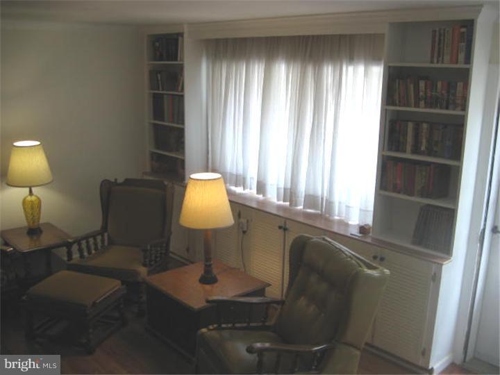 12252 Rambler Road Philadelphia, PA 19154 - Photo 2 of 24 Living Room