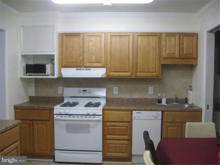12252 Rambler Road Philadelphia, PA 19154 - Photo 13 of 24 Kitchen