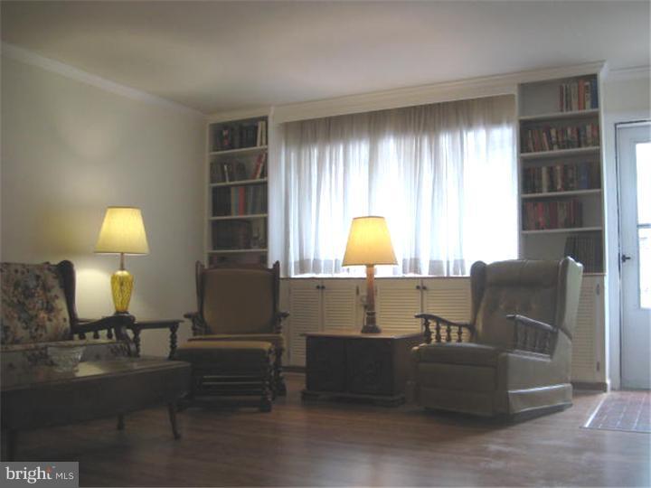 12252 Rambler Road Philadelphia, PA 19154 - Photo 3 of 24 Living Room