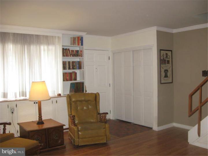 12252 Rambler Road Philadelphia, PA 19154 - Photo 4 of 24 Living Room