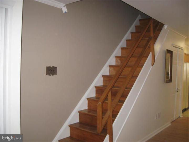 12252 Rambler Road Philadelphia, PA 19154 - Photo 6 of 24 Living Room
