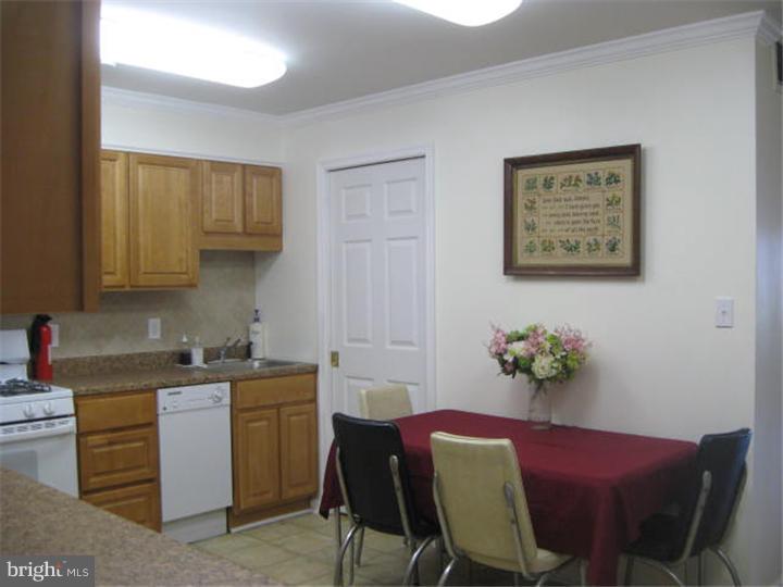 12252 Rambler Road Philadelphia, PA 19154 - Photo 10 of 24 Kitchen