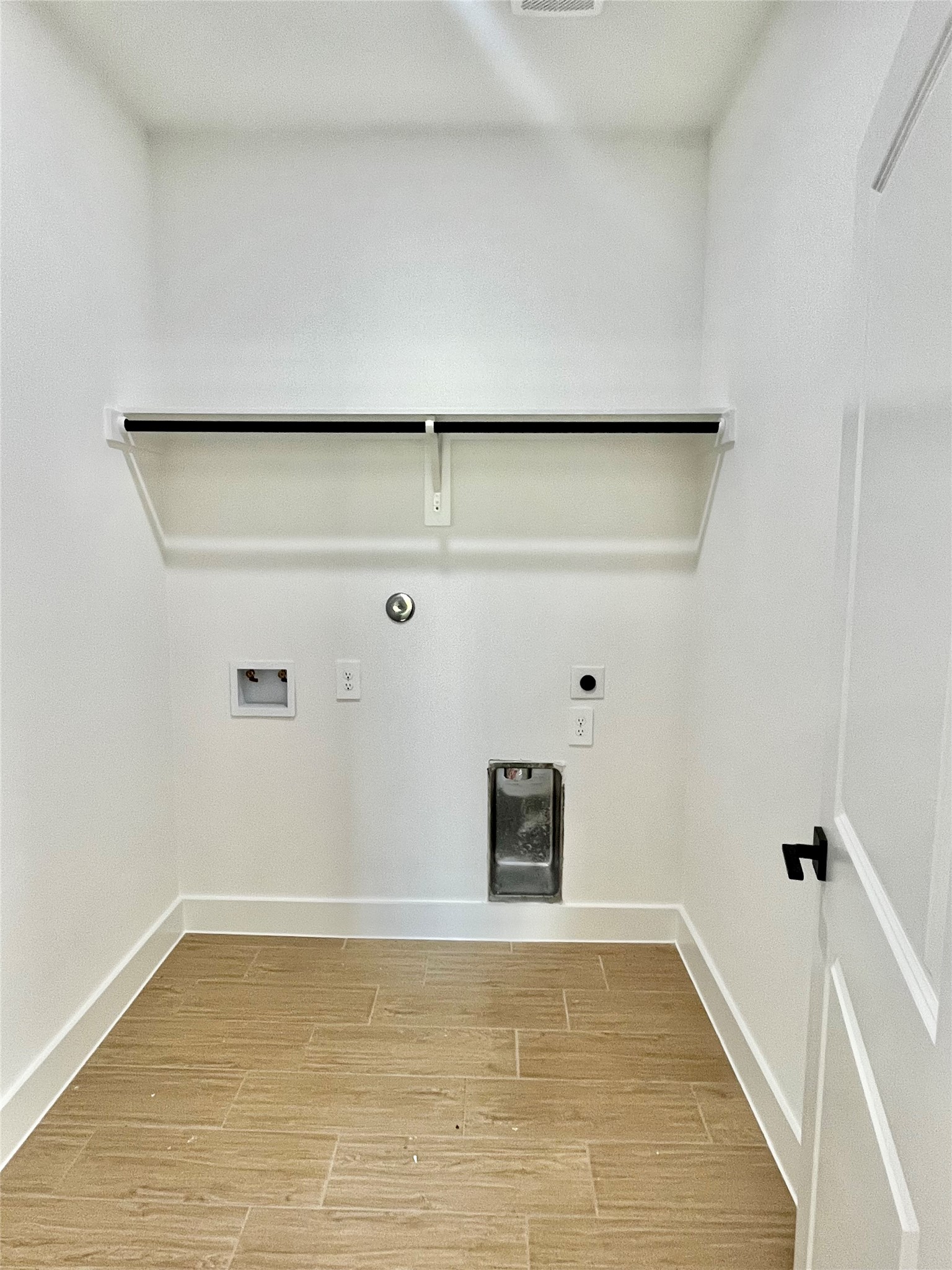 5710 Delmack Street, Unit B Houston, TX 77032 - Photo 27 of 30 Laundry Room