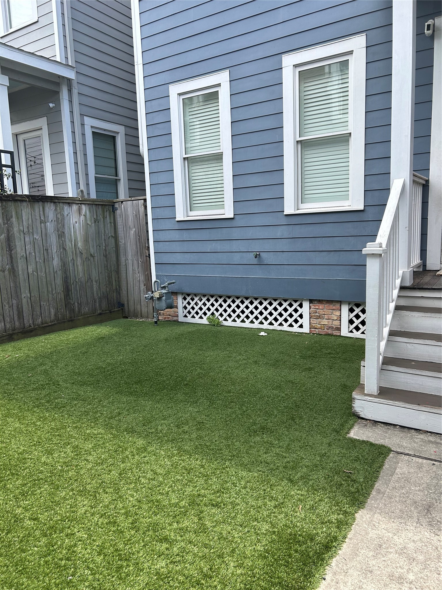 734 Allston Street, Unit B Houston, TX 77007 - Photo 24 of 28 The backyard has artificial turf for easy maintenance.