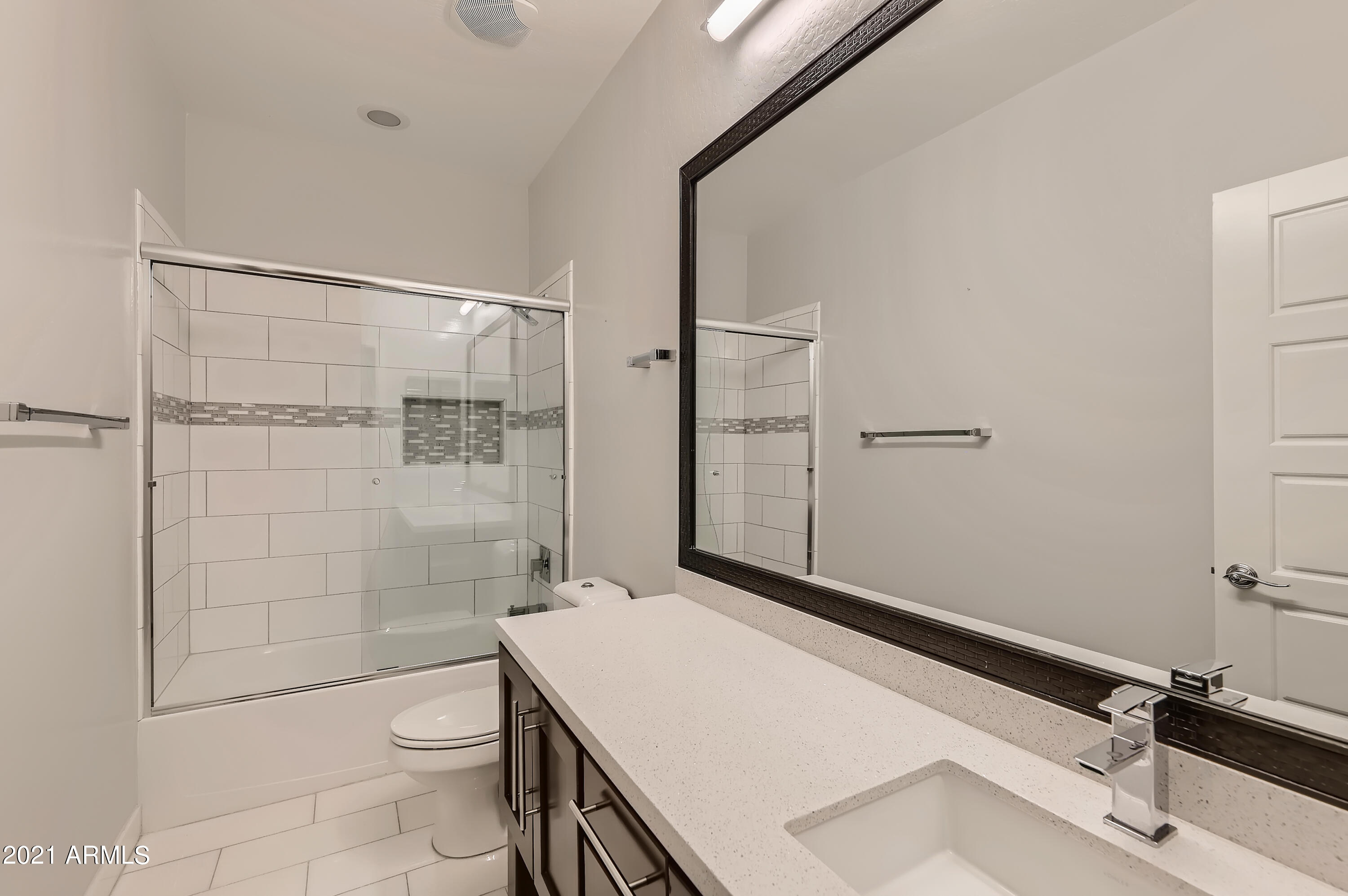 3093 East Patrick Street Gilbert, AZ 85295 - Photo 29 of 32 29-960740196-30 Bathroom