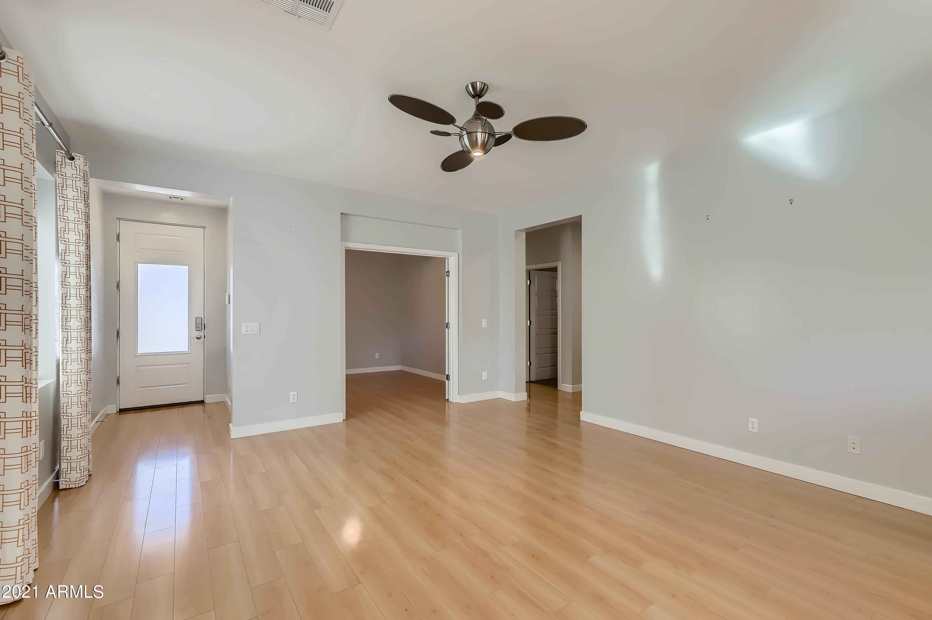 3093 East Patrick Street Gilbert, AZ 85295 - Photo 6 of 32 6-788680496-06 Living Room