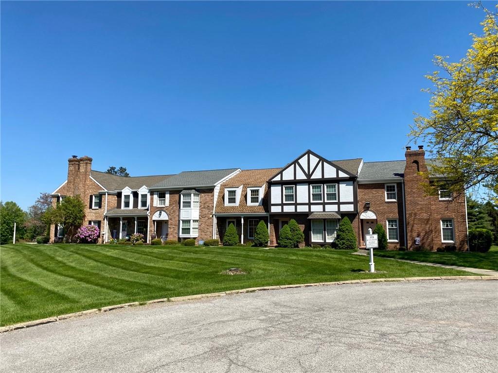 318 Windsor Ridge, Unit 12 New Castle, PA 16105 - Photo 2 of 19 Gallery Image 2