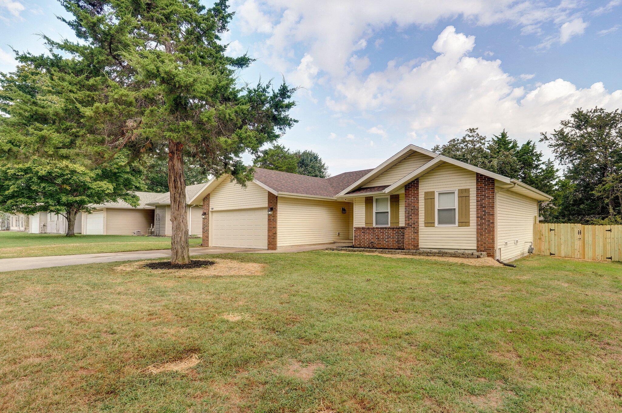 3955 Berkeley Street Springfield, MO 65807 - Photo 1 of 1 large-0191a719-1934-71e7-9fe9-1315a40596