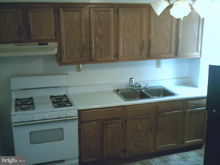 31 South Hull Street Sinking Spring, PA 19608 - Photo 6 of 21 Kitchen